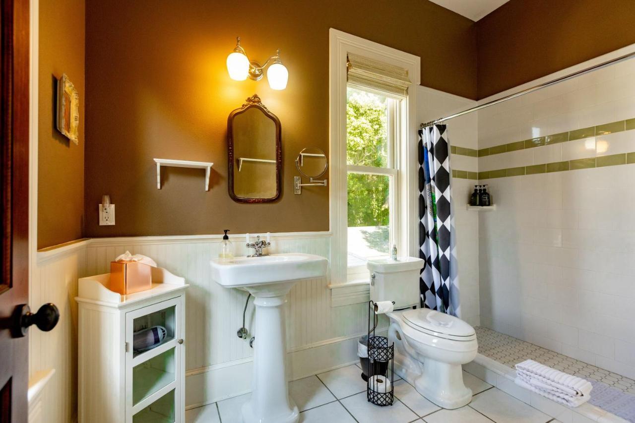 Southern Charm In The Camellia Rose Inn Gainesville Exterior foto